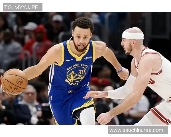 勇士与尼克斯激战正酣直播盛况不容错过精彩瞬间尽在其中